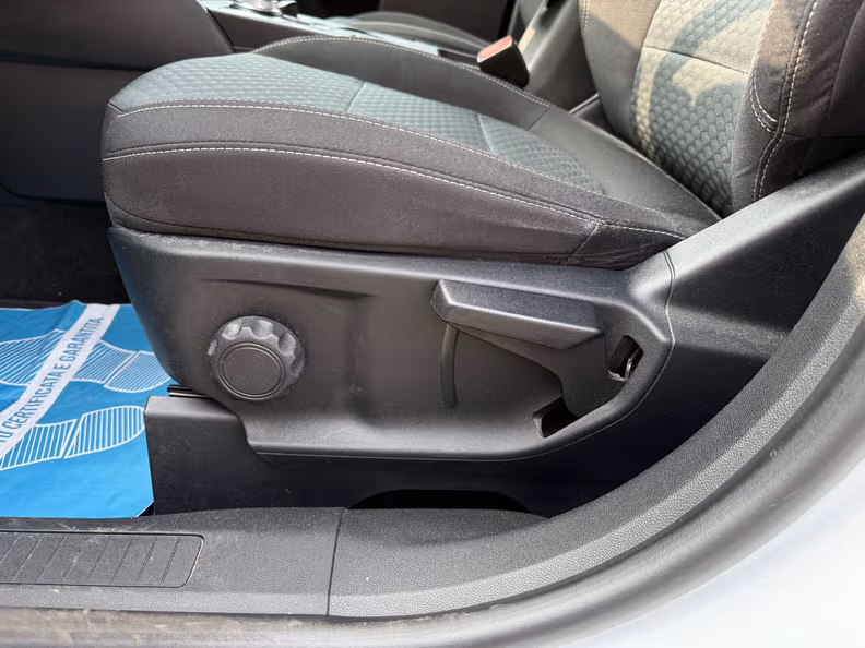 Ford Kuga - 27