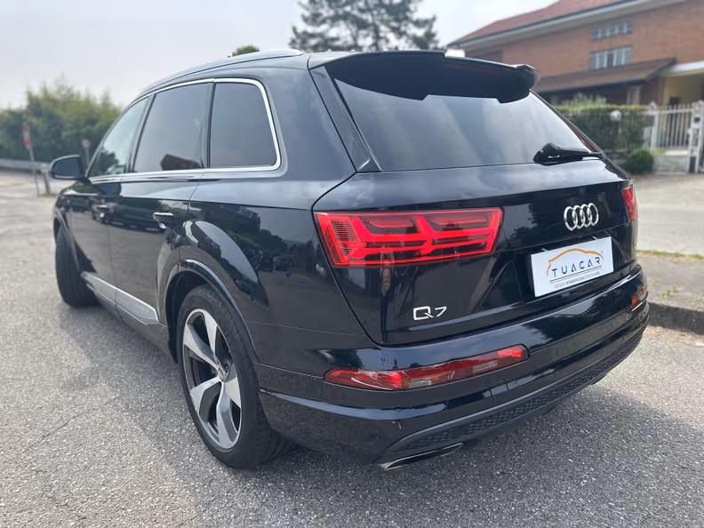 Audi Q7 - 7