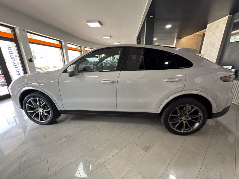 Porsche Cayenne - 2