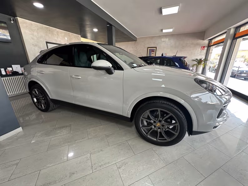 Porsche Cayenne - 6