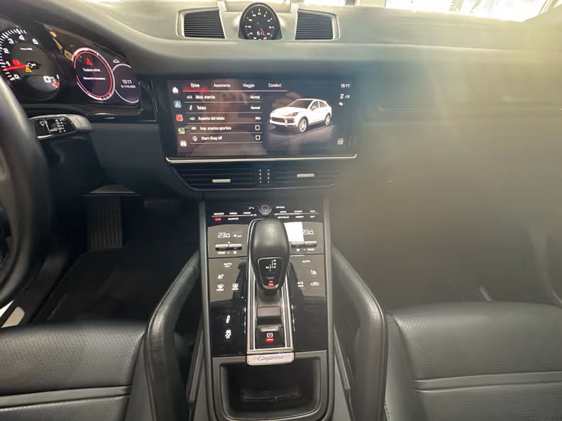 Porsche Cayenne - 10