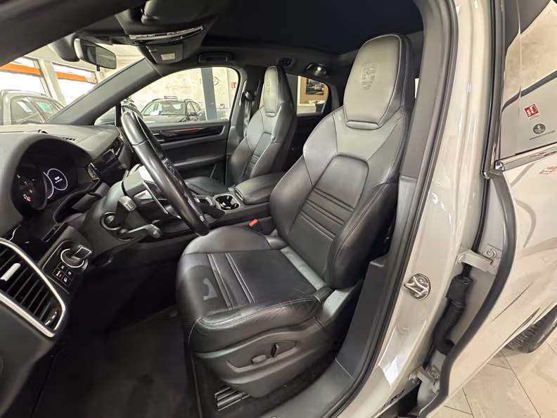 Porsche Cayenne - 12