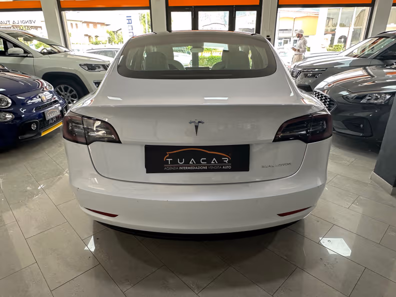 Tesla Model 3 - 4