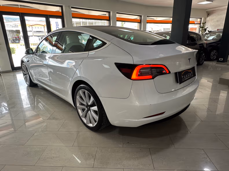 Tesla Model 3 - 3