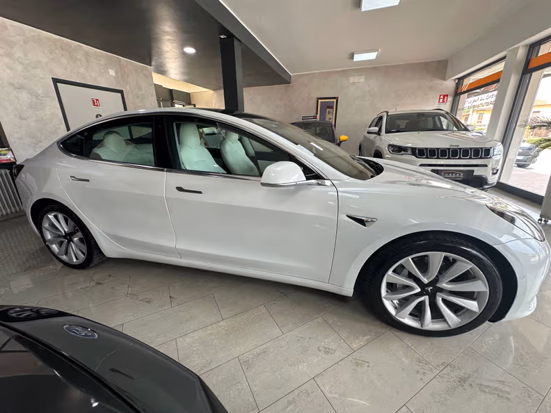 Tesla Model 3 - 6