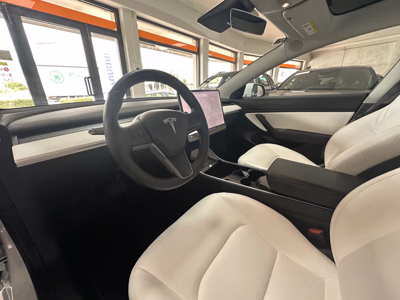 Tesla Model 3 - 9