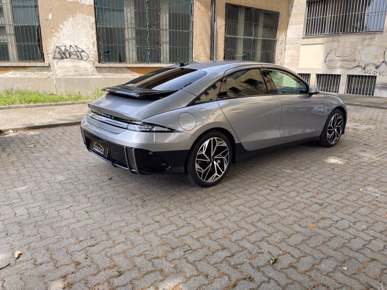 Hyundai IONIQ 6 - 5