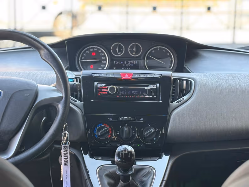 Lancia Ypsilon - 7