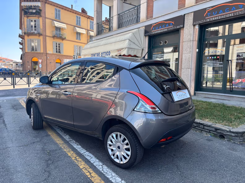 Lancia Ypsilon - 4