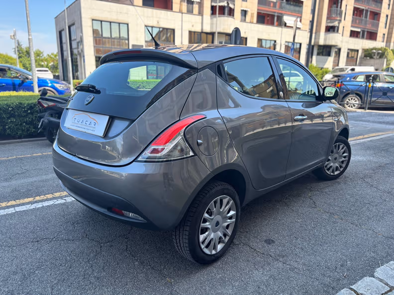 Lancia Ypsilon - 5