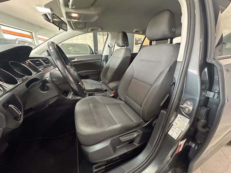 Volkswagen Golf - 13