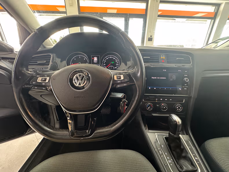 Volkswagen Golf - 10