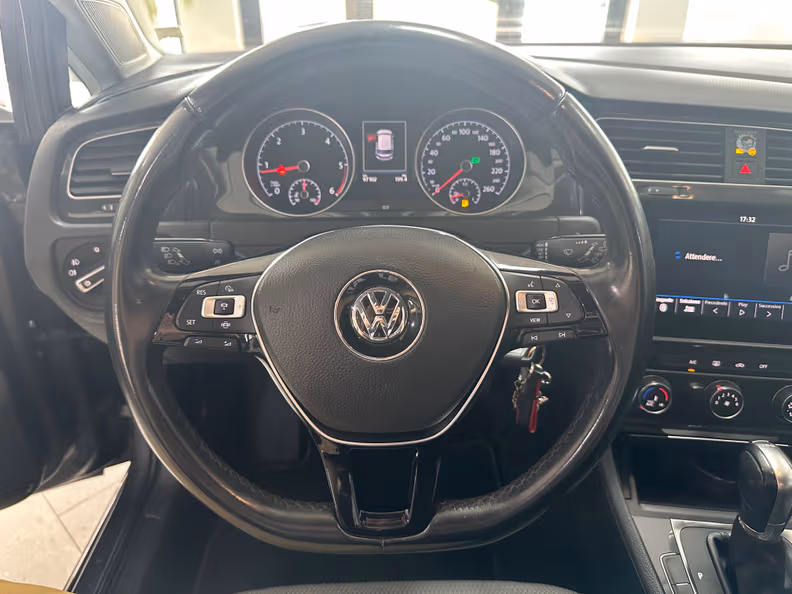 Volkswagen Golf - 11