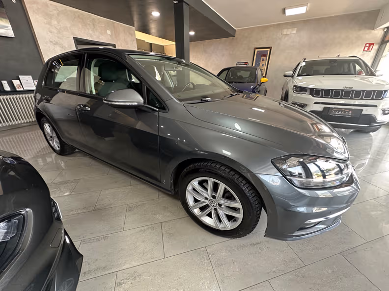 Volkswagen Golf - 6