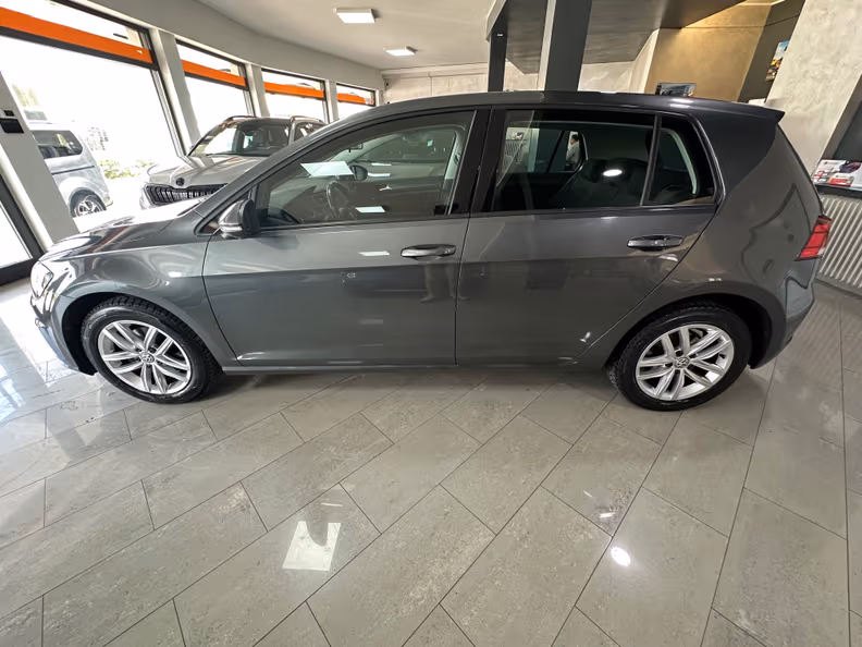 Volkswagen Golf - 2