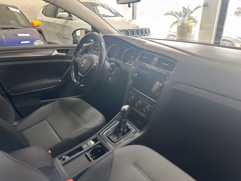 Volkswagen Golf - 9