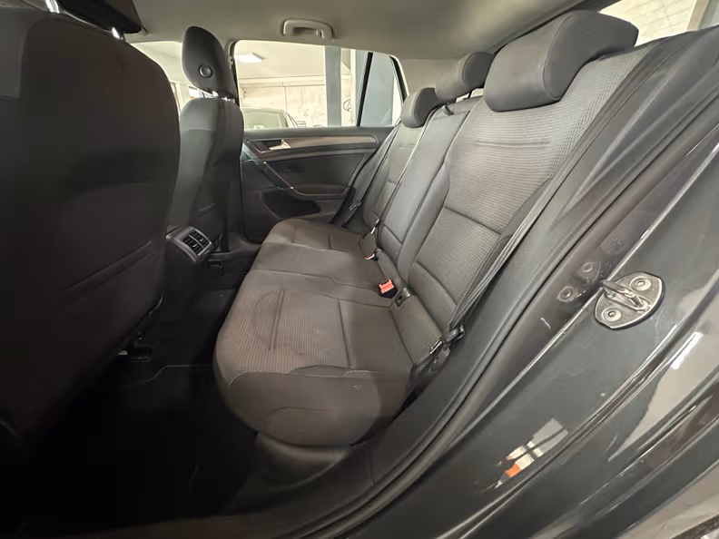 Volkswagen Golf - 14