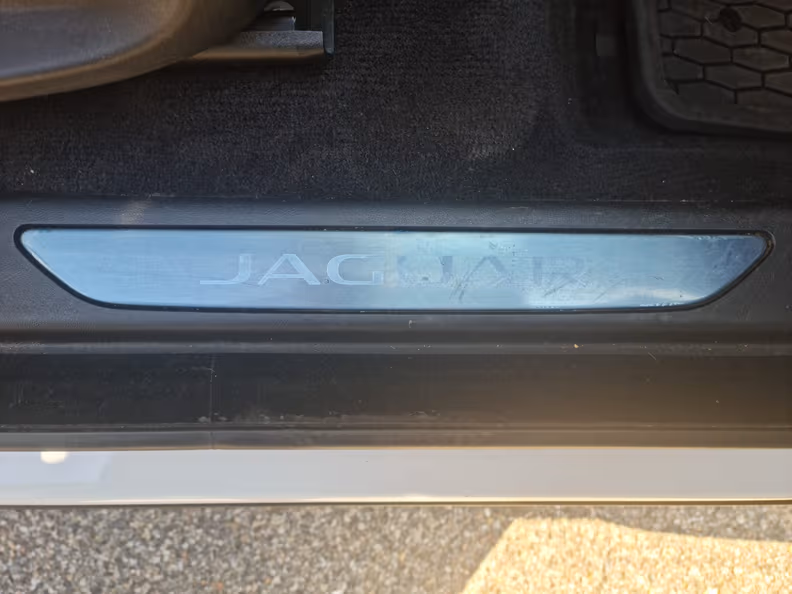 Jaguar E-Pace - 28