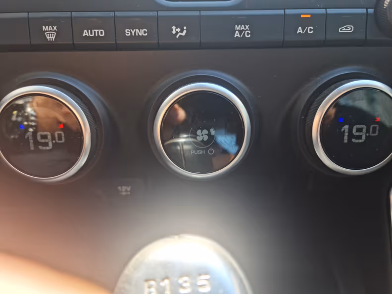 Jaguar E-Pace - 21