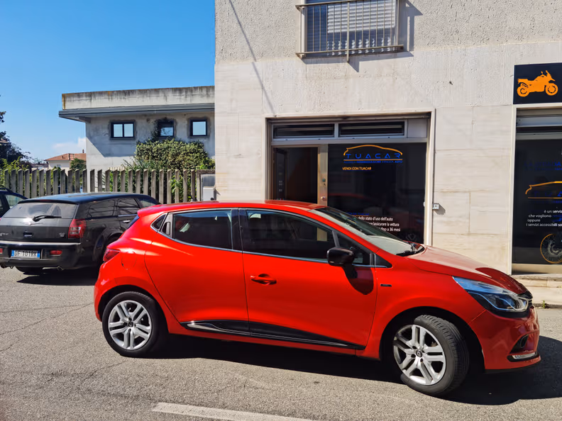 Renault Clio - 10
