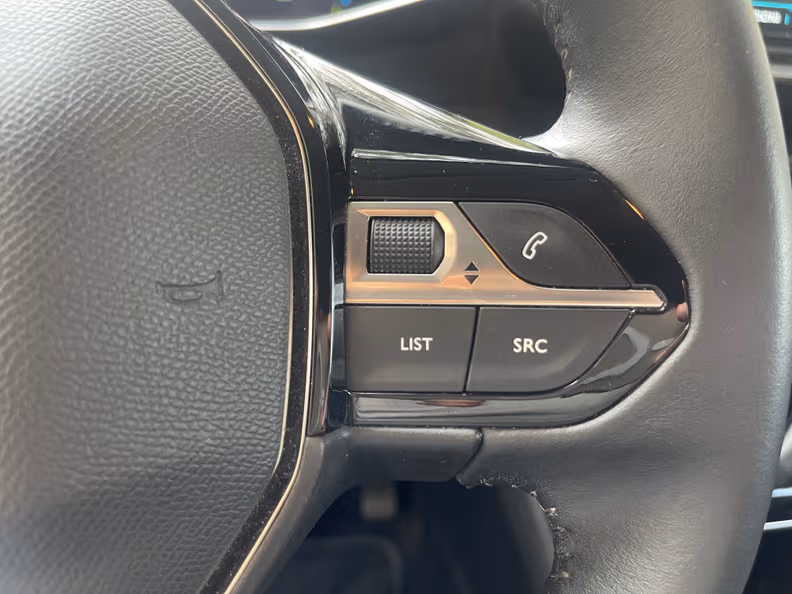 Peugeot 208 - 16