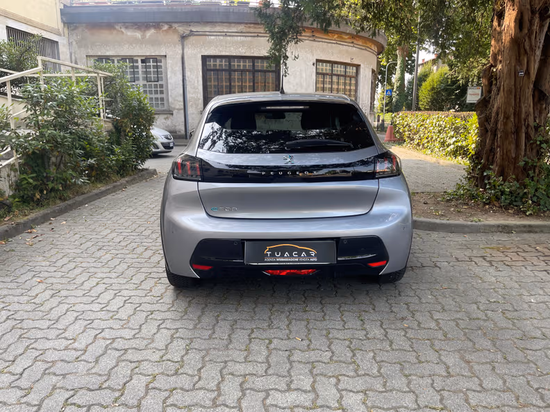 Peugeot 208 - 6