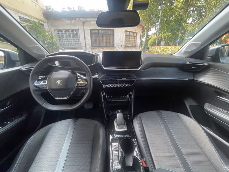 Peugeot 208 - 11