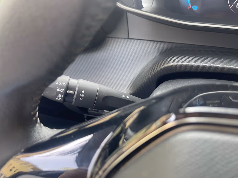 Peugeot 208 - 17
