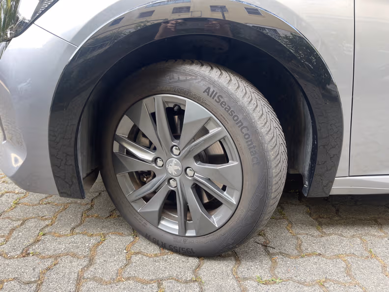 Peugeot 208 - 45
