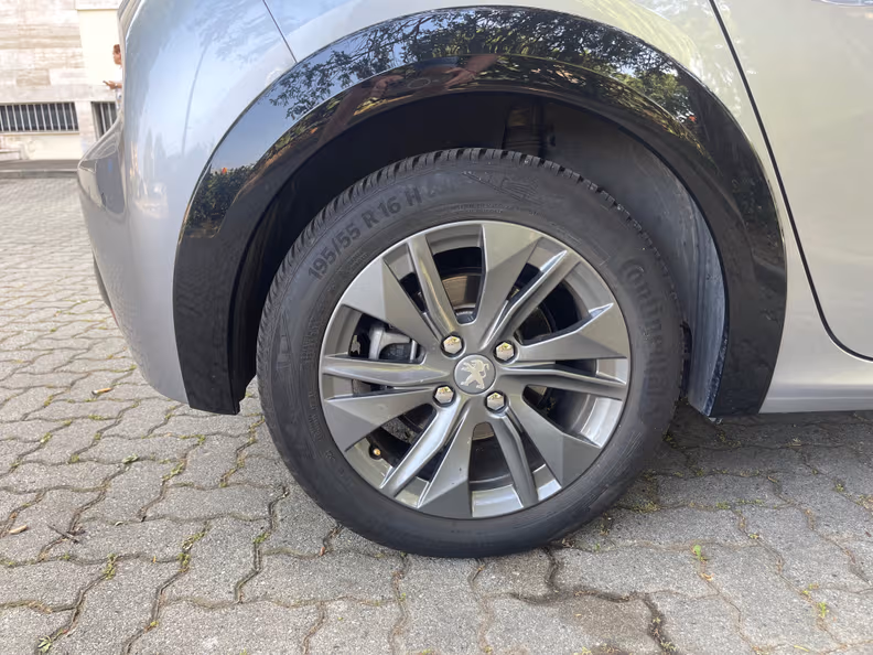 Peugeot 208 - 9