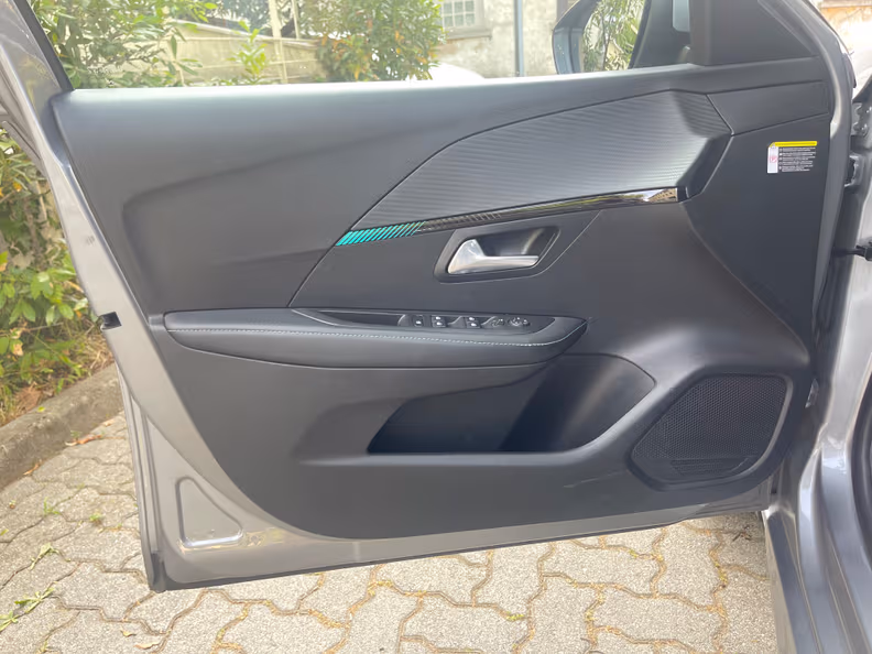 Peugeot 208 - 38
