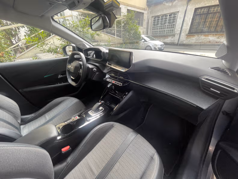 Peugeot 208 - 28