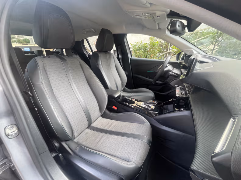 Peugeot 208 - 27