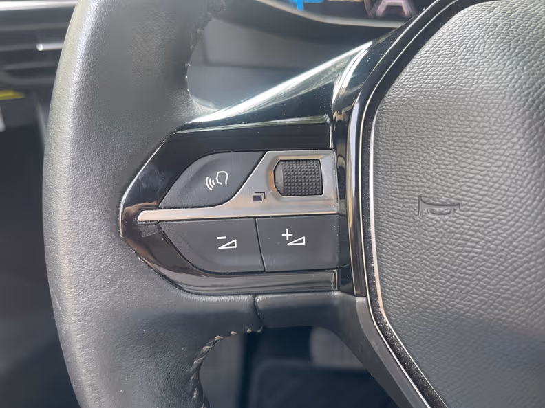 Peugeot 208 - 15