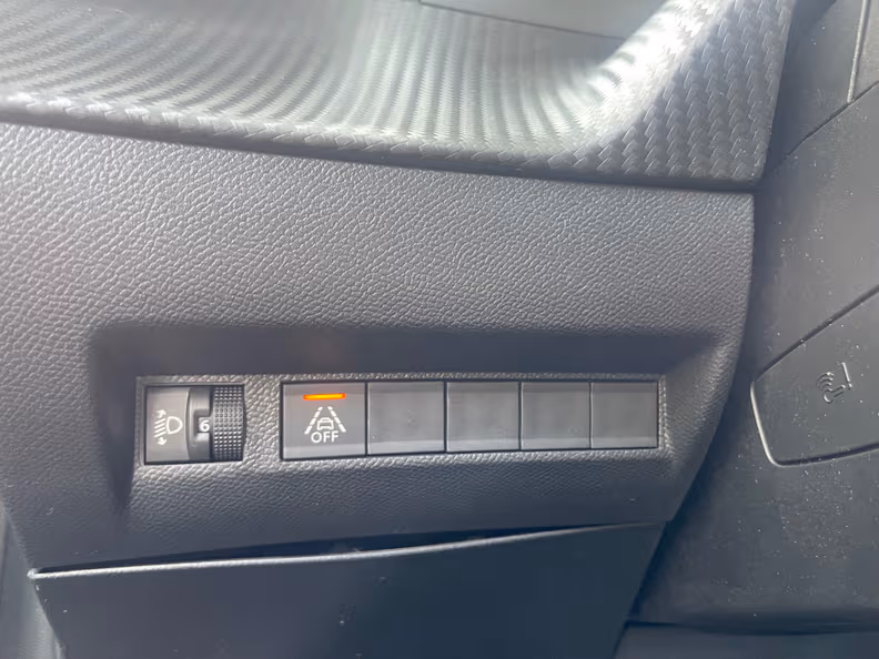 Peugeot 208 - 24