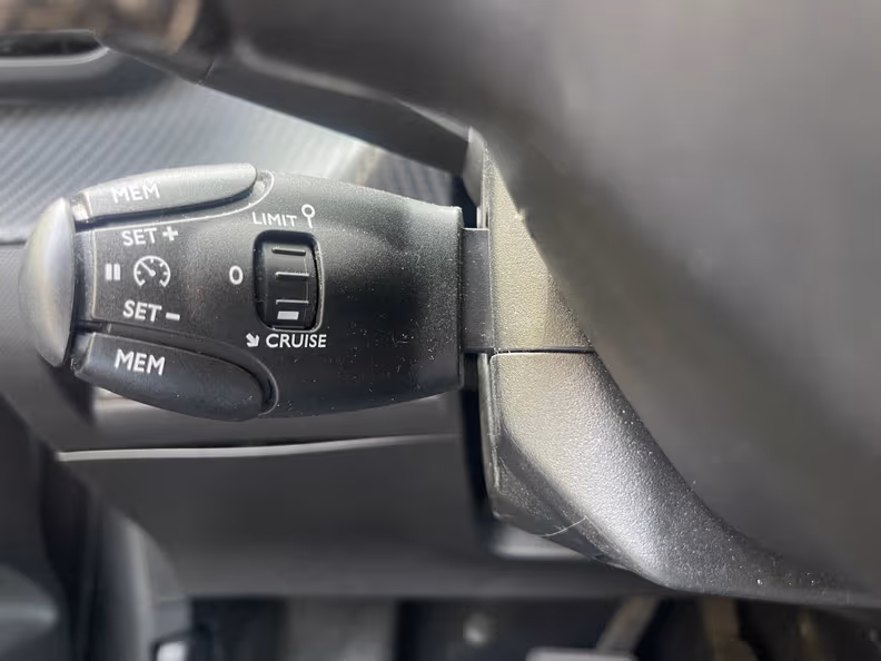 Peugeot 208 - 19