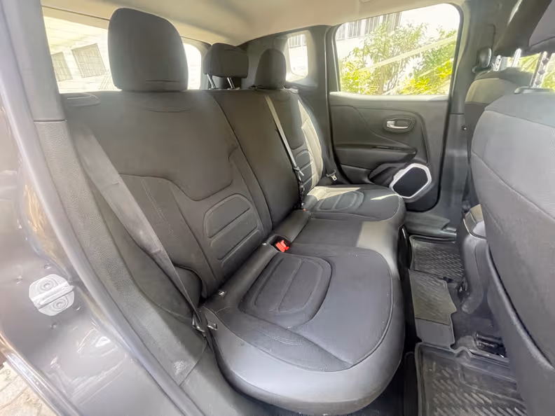 Jeep Renegade - 32