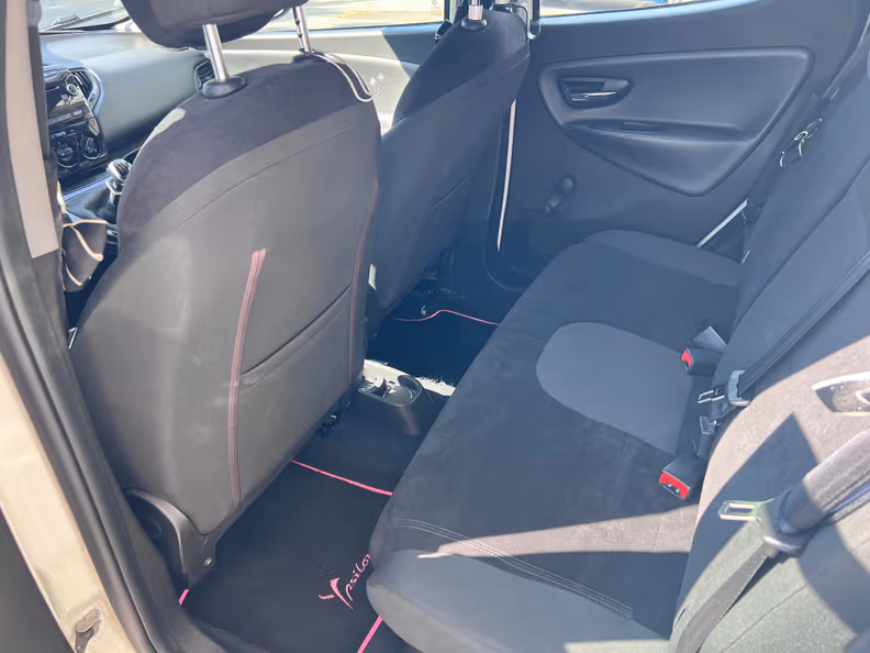Lancia Ypsilon - 24