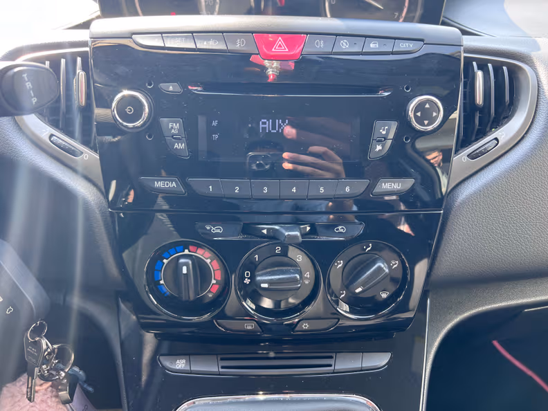 Lancia Ypsilon - 14