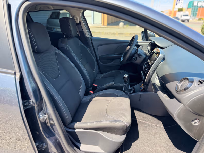 Renault Clio - 25
