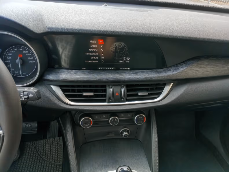 Alfa Romeo Stelvio - 24