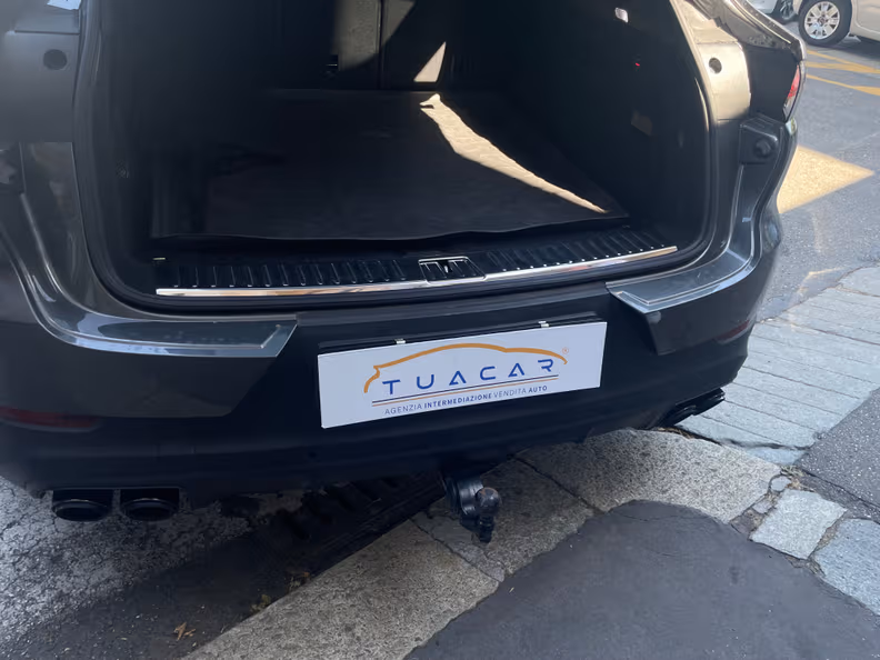 Porsche Cayenne - 43