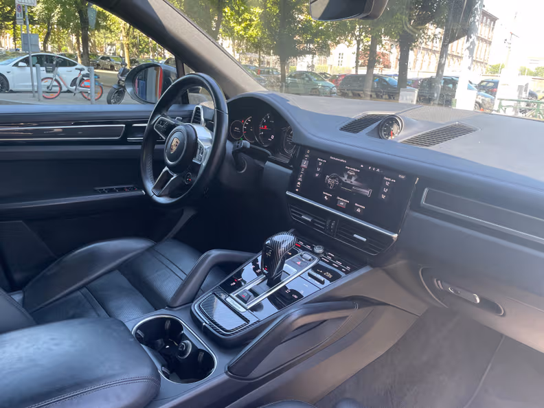 Porsche Cayenne - 8