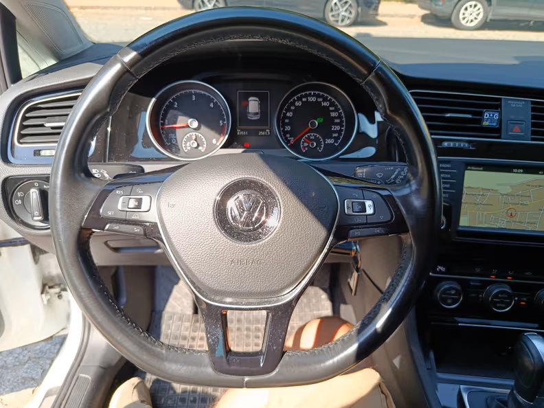 VW Golf - 9