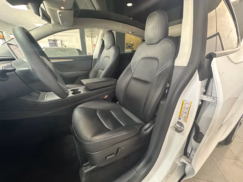 Tesla Model Y - 11