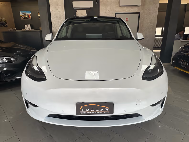 Tesla Model Y - 7