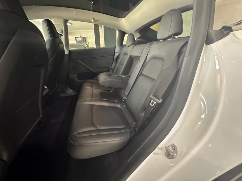 Tesla Model Y - 12