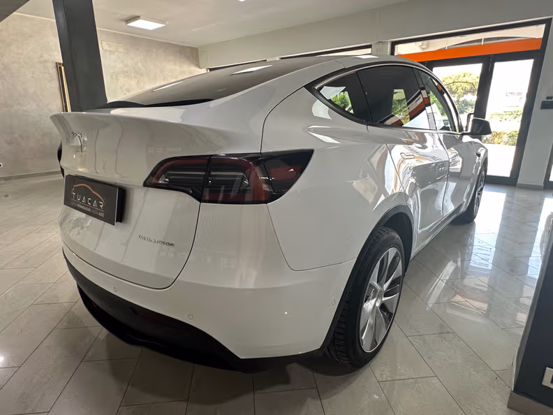 Tesla Model Y - 5