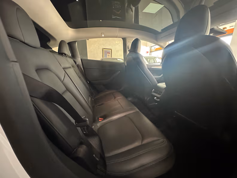 Tesla Model Y - 13