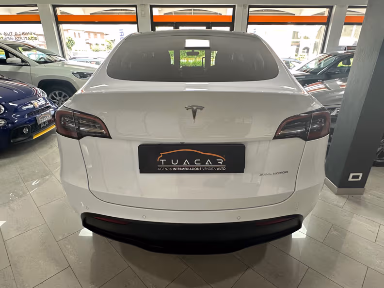 Tesla Model Y - 4